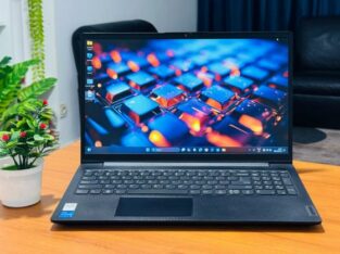 Lenovo ideapad V15 i5 11th 8GB RAM 512GB SSD