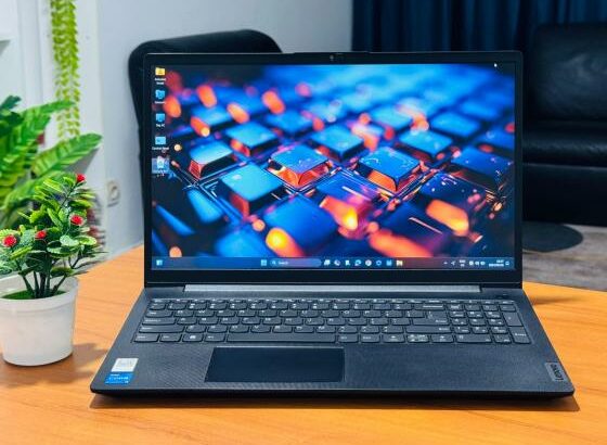 Lenovo ideapad V15 i5 11th 8GB RAM 512GB SSD