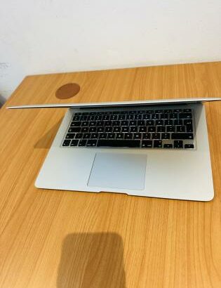 ✨*MacBook Air 2013  * ✨*Intel Core i5 1.70 GHZ ✨*13.3Polegadas * ✨*128 GB SSD,4 gb DDR3 SDRAM* ✨*Lap Top + Carregador* 🔋 Excellent  ✨intel HD Graphic