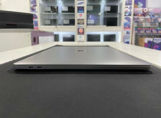 MacBook Pro Retina 2019 15.4″ i9-9880H 16GB 512SSD UHD630-1.5GB Sequoia