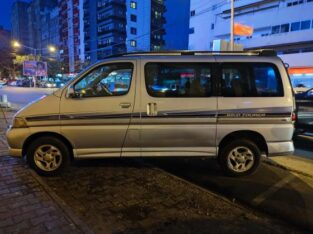 Toyota Regius com Sunroof