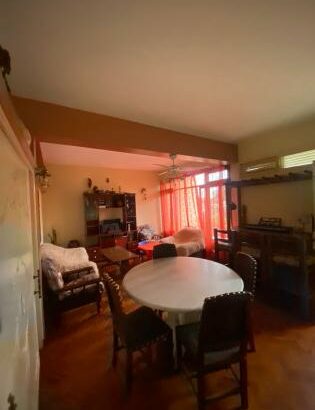 Vende-se Moradia Triplex T5 colonial espaçosa