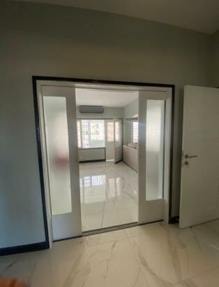 Vende-se Excelente Ap T3 reabilitado de Raiz  no 6• andar com elevador operacional