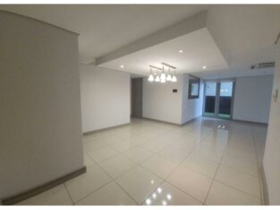 Arrenda-se Luxuoso Apartamento T3 no marés com vista ao mar