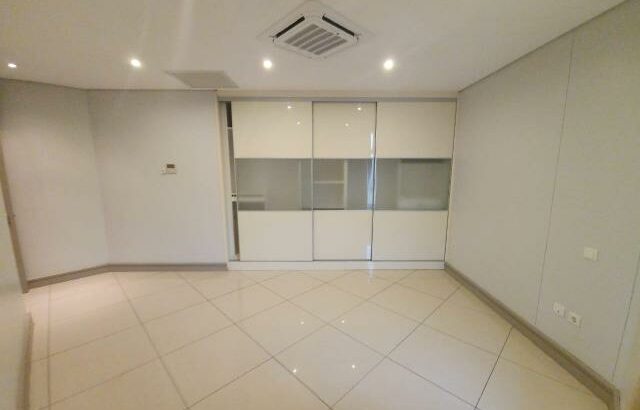 Arrenda-se Luxuoso Apartamento T3 no marés com vista ao mar