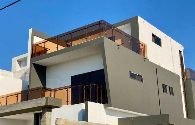 Vende-se Luxuosa Moradia T4+1 no Triunfo novo