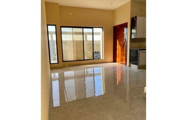 Vende-se Luxuosa Moradia T4+1 no Triunfo novo