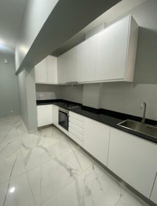 Vende-se Excelente Ap T3 reabilitado de Raiz  no 6• andar com elevador operacional