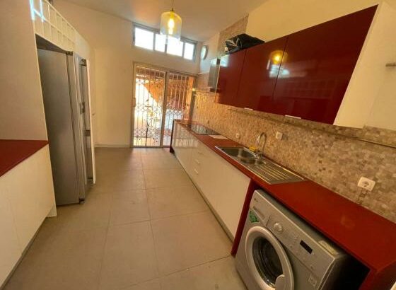 vende-se excelente Moradia Duplex na coop T3