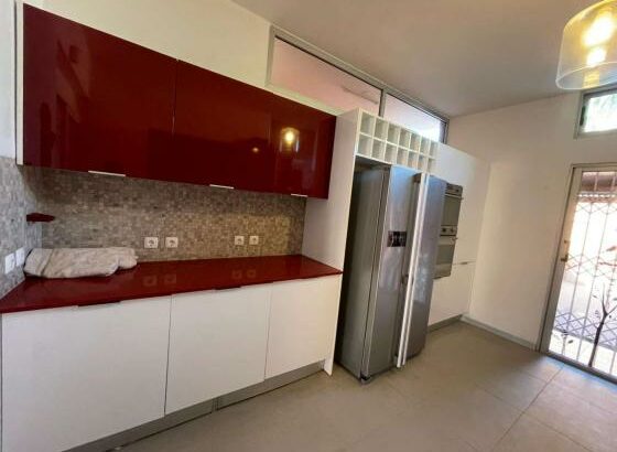 vende-se excelente Moradia Duplex na coop T3