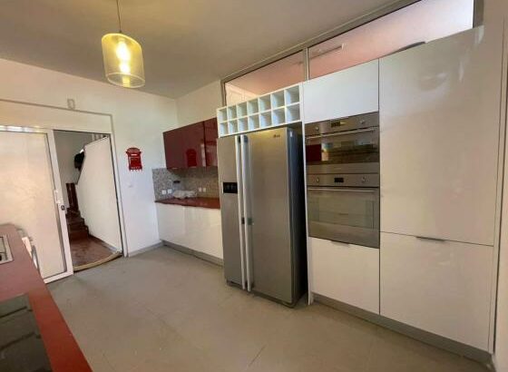 vende-se excelente Moradia Duplex na coop T3