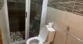 Quartos Suite para alugar diariamente em Bilene, bem localizado em frente à Lagoa na rua principal a escassos  metros da praia Suítes com 2 ou 1