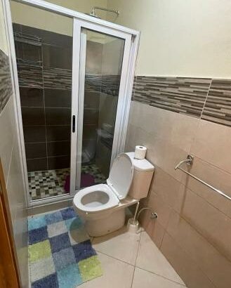 Quartos Suite para alugar diariamente em Bilene, bem localizado em frente à Lagoa na rua principal a escassos  metros da praia Suítes com 2 ou 1