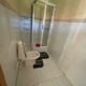 Quartos Suite para alugar diariamente em Bilene, bem localizado em frente à Lagoa na rua principal a escassos  metros da praia Suítes com 2 ou 1
