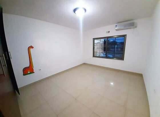 Vende-se Casa T.4 na Matola rio ao lado da Clínica da Familia