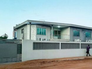 Vende-se Casa T.4 na Matola rio ao lado da Clínica da Familia