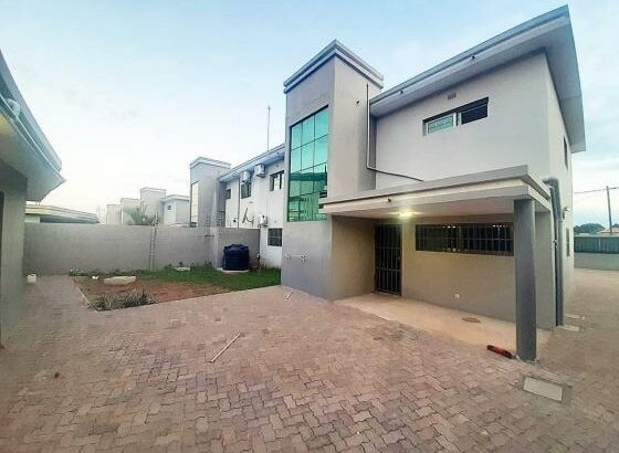 Vende-se Casa T.4 na Matola rio ao lado da Clínica da Familia