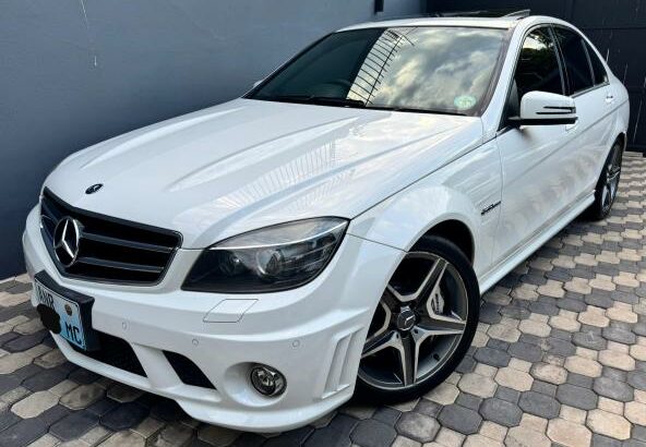 MERCEDES C63 AMG V8 RECEM IMPORTADO