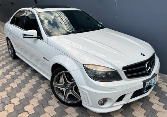 MERCEDES C63 AMG V8 RECEM IMPORTADO