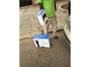 PS5 Fat 825GB versão CD + 1 Joystick extra ( selado )