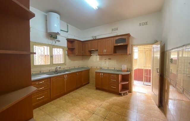 Vende-se uma moradia tipo 4 no alto maé na belita