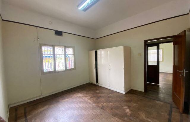 Vende-se uma moradia tipo 4 no alto maé na belita