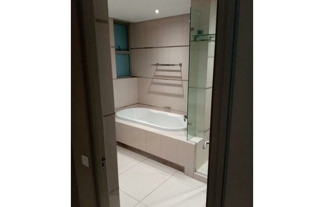 Vende-se Luxuoso Apartamento T2 mobilado no marés