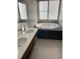 Arrenda-se Luxuosa Moradia T3 mobilada na cidade da Beira