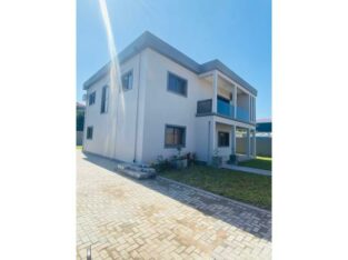 Arrenda-se super Moradia Duplex T4 na Beira