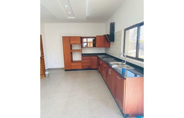 Arrenda-se super Moradia Duplex T4 na Beira