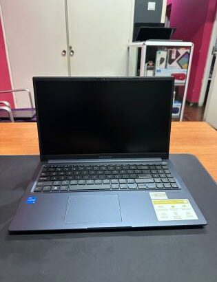 ASUS vivobook i5 12th 8GB RAM 512GB SSD