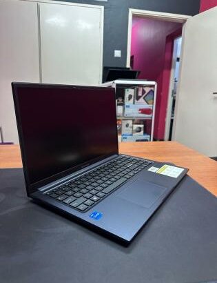 ASUS vivobook i5 12th 8GB RAM 512GB SSD