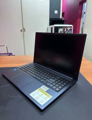 ASUS vivobook i5 12th 8GB RAM 512GB SSD