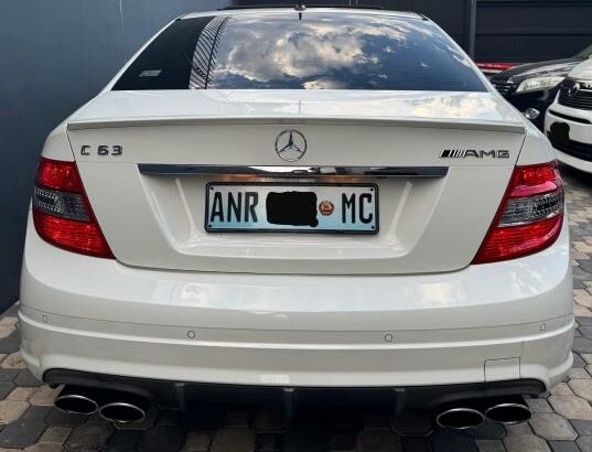 MERCEDES C63 AMG V8 RECEM IMPORTADO