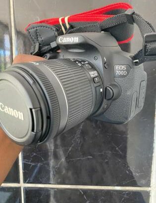 Camera Canon 700S