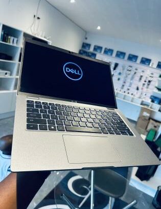 Dell Latitude 5420 Ultrabook  Machine  Intel Core i7-1185G7  2.80GHZ (8Cpus) 11ª Geração,16 GB DDR4 SDRAM,512  GB SSD NVME,Teclado Luminoso Intel iris