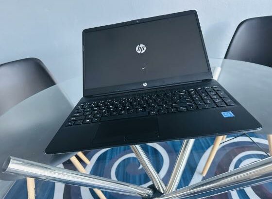 HP LapTop 15-DW1XXX INTEL Celeron N4020 1.10GHZ (2Cpus)12TH Gen 4GB DDR4 SDRAM,256 GB SSD NVME,Teclado Numerico Intel UHD Graphics 15.6polegadas,Auton