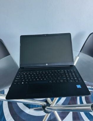 HP LapTop 15-DW1XXX INTEL Celeron N4020 1.10GHZ (2Cpus)12TH Gen 4GB DDR4 SDRAM,256 GB SSD NVME,Teclado Numerico Intel UHD Graphics 15.6polegadas,Auton