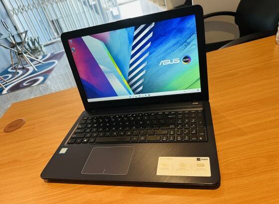 Lap Top Limpinho  Asus VivoBook X540UAR Notebook PC em Promoção Intel Core i7-8550U / 2.20 GHz  – Win 11  – Intel UHD Graphics – 12 GB RAM – 256 GB SS