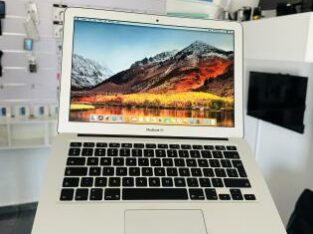 ✨MacBook Air 2013  ✨*1.30 GHZ intel Core I5 * ✨*4GB 1600 MHZ * ✨*128 GB SSD* ✨*Intel HD 5000 Graphics 2GB* 🔋 Excellent + Carregador incluso  ✨ *13.3I