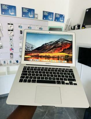 ✨MacBook Air 2013  ✨*1.30 GHZ intel Core I5 * ✨*4GB 1600 MHZ * ✨*128 GB SSD* ✨*Intel HD 5000 Graphics 2GB* 🔋 Excellent + Carregador incluso  ✨ *13.3I