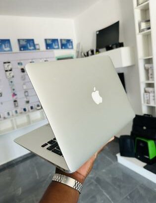 ✨MacBook Air 2013  ✨*1.30 GHZ intel Core I5 * ✨*4GB 1600 MHZ * ✨*128 GB SSD* ✨*Intel HD 5000 Graphics 2GB* 🔋 Excellent + Carregador incluso  ✨ *13.3I