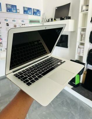 ✨MacBook Air 2013  ✨*1.30 GHZ intel Core I5 * ✨*4GB 1600 MHZ * ✨*128 GB SSD* ✨*Intel HD 5000 Graphics 2GB* 🔋 Excellent + Carregador incluso  ✨ *13.3I