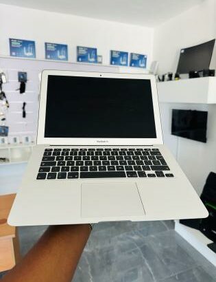 ✨MacBook Air 2013  ✨*1.30 GHZ intel Core I5 * ✨*4GB 1600 MHZ * ✨*128 GB SSD* ✨*Intel HD 5000 Graphics 2GB* 🔋 Excellent + Carregador incluso  ✨ *13.3I