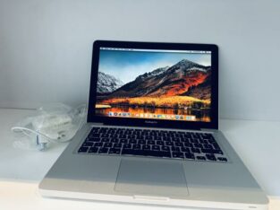 ✨MacBook Pro 2012 Retina Display ✨*2.50GHZ intel Core I5 * ✨*4GB 1600 MHZ * ✨*500 GB SSD* ✨*Intel HD 4000 Graphics 2GB* 🔋 Excellent + Carregador incl