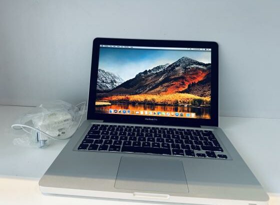 ✨MacBook Pro 2012 Retina Display ✨*2.50GHZ intel Core I5 * ✨*4GB 1600 MHZ * ✨*500 GB SSD* ✨*Intel HD 4000 Graphics 2GB* 🔋 Excellent + Carregador incl