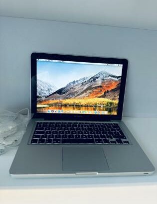 ✨MacBook Pro 2012 Retina Display ✨*2.50GHZ intel Core I5 * ✨*4GB 1600 MHZ * ✨*500 GB SSD* ✨*Intel HD 4000 Graphics 2GB* 🔋 Excellent + Carregador incl