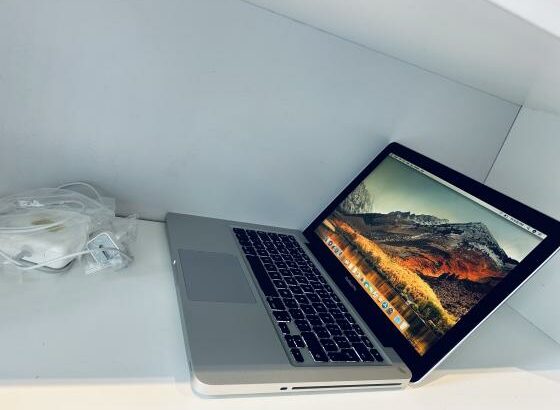 ✨MacBook Pro 2012 Retina Display ✨*2.50GHZ intel Core I5 * ✨*4GB 1600 MHZ * ✨*500 GB SSD* ✨*Intel HD 4000 Graphics 2GB* 🔋 Excellent + Carregador incl