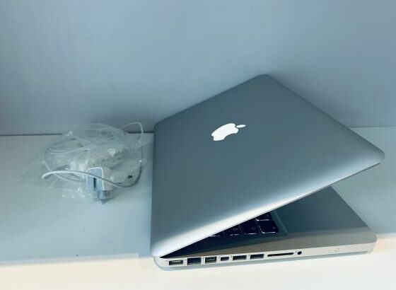 ✨MacBook Pro 2012 Retina Display ✨*2.50GHZ intel Core I5 * ✨*4GB 1600 MHZ * ✨*500 GB SSD* ✨*Intel HD 4000 Graphics 2GB* 🔋 Excellent + Carregador incl