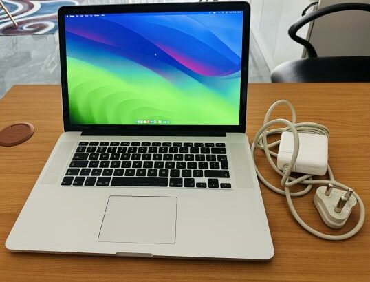 ✨MacBook Pro  2015 Retina Display  ✨*2.50 GHZ intel Core I7 * ✨*16 GB 1600 MHZ * ✨*512 GB SSD* ✨*Intel Iris Pro Graphics 2GB Vram* ✨MacOs Sequoia 15.1